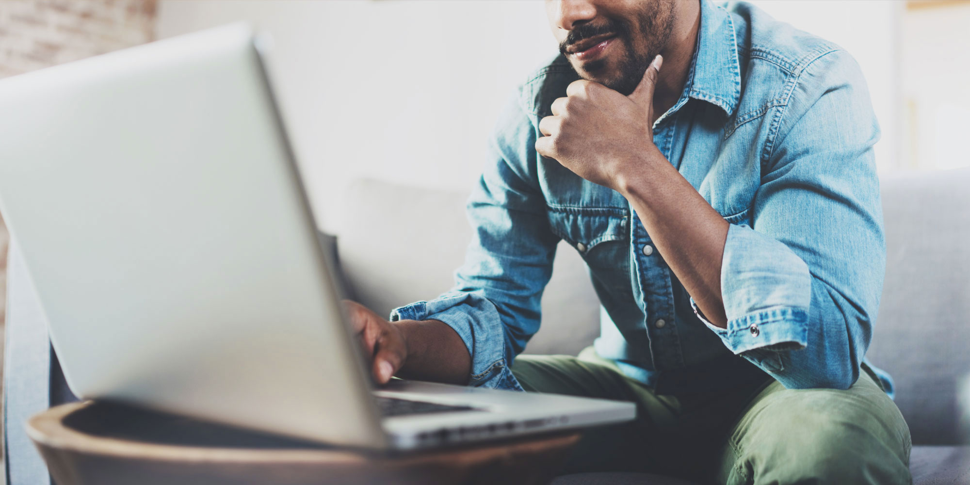 man reading website policy